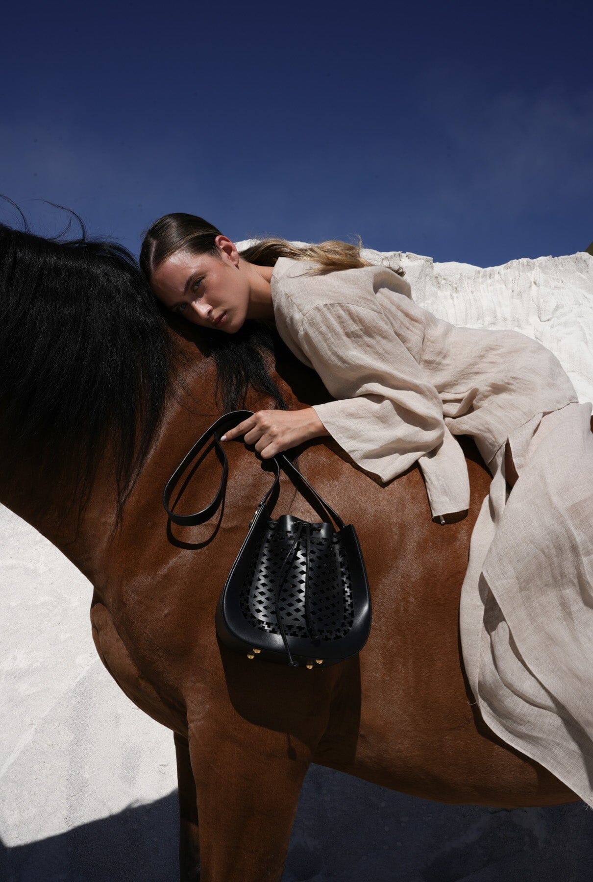 Bolso Tonneau Negro