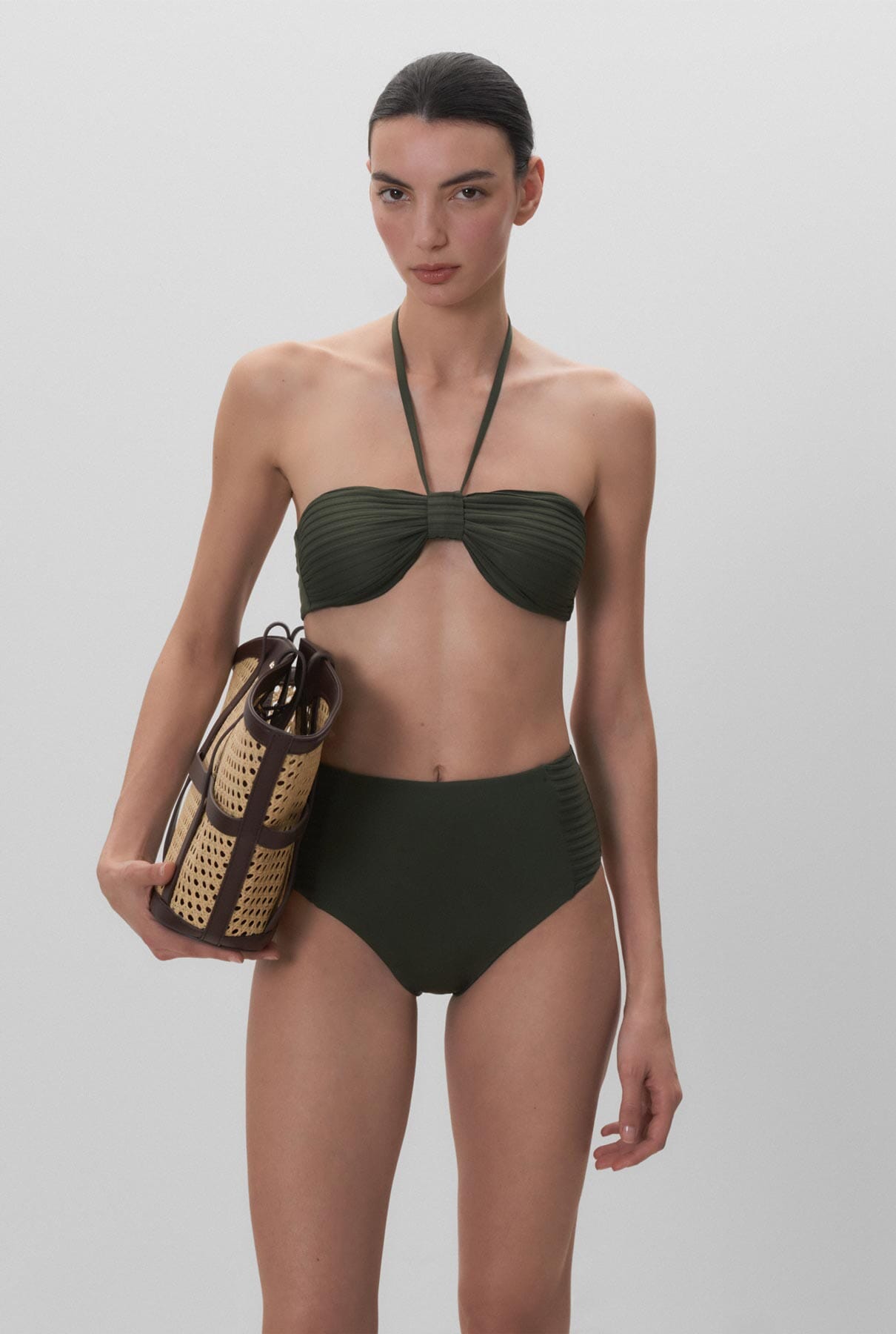Braguita de bikini tiro alto