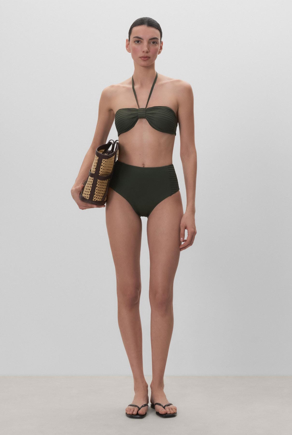 Braguita de bikini tiro alto