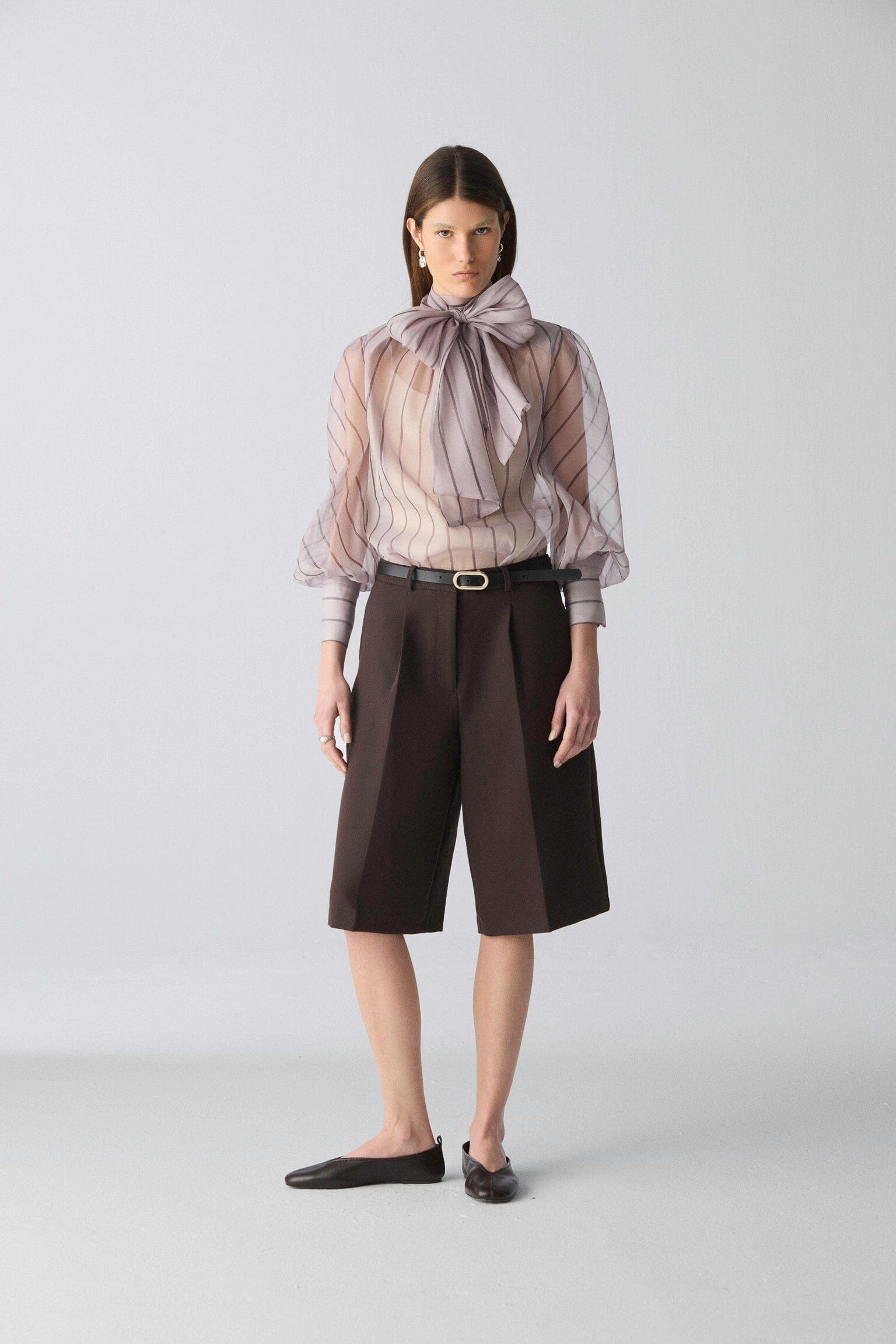 Camisa con lazada de organza a rayas