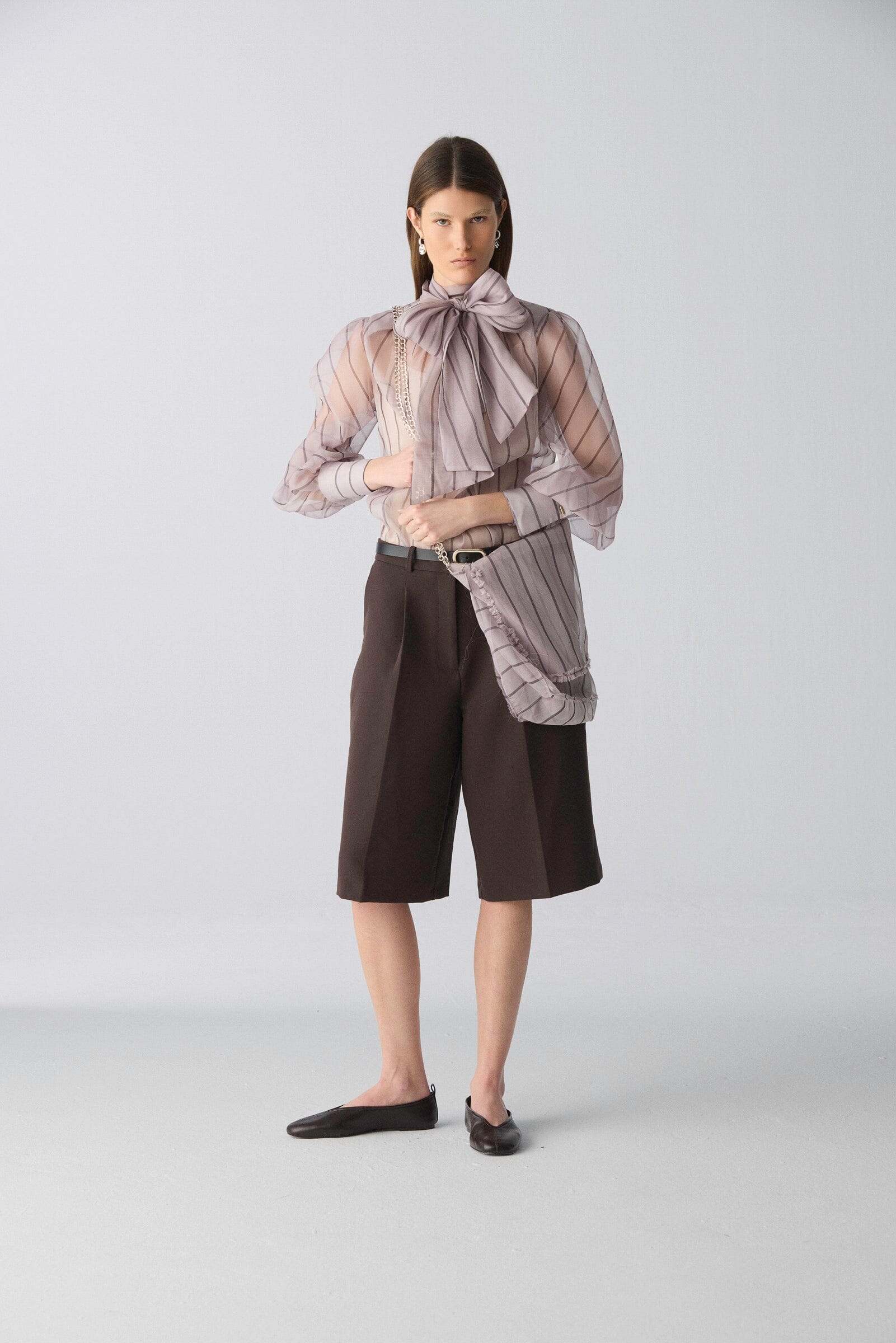 Camisa con lazada de organza a rayas