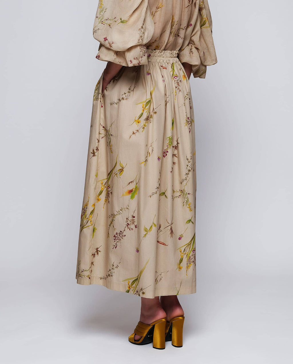 Falda midi beige de algodón estampado floral