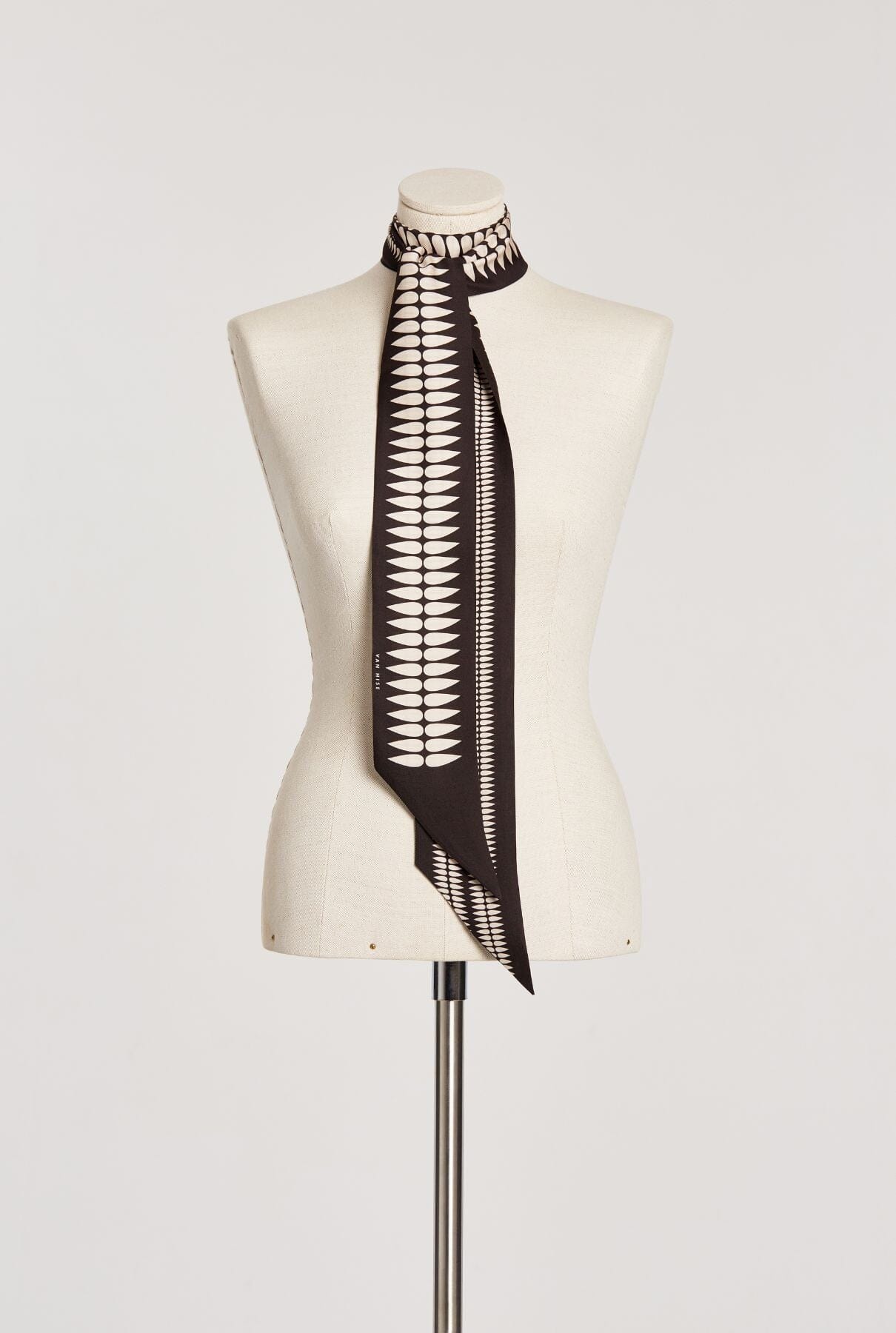 Nolita Leaf scarf black