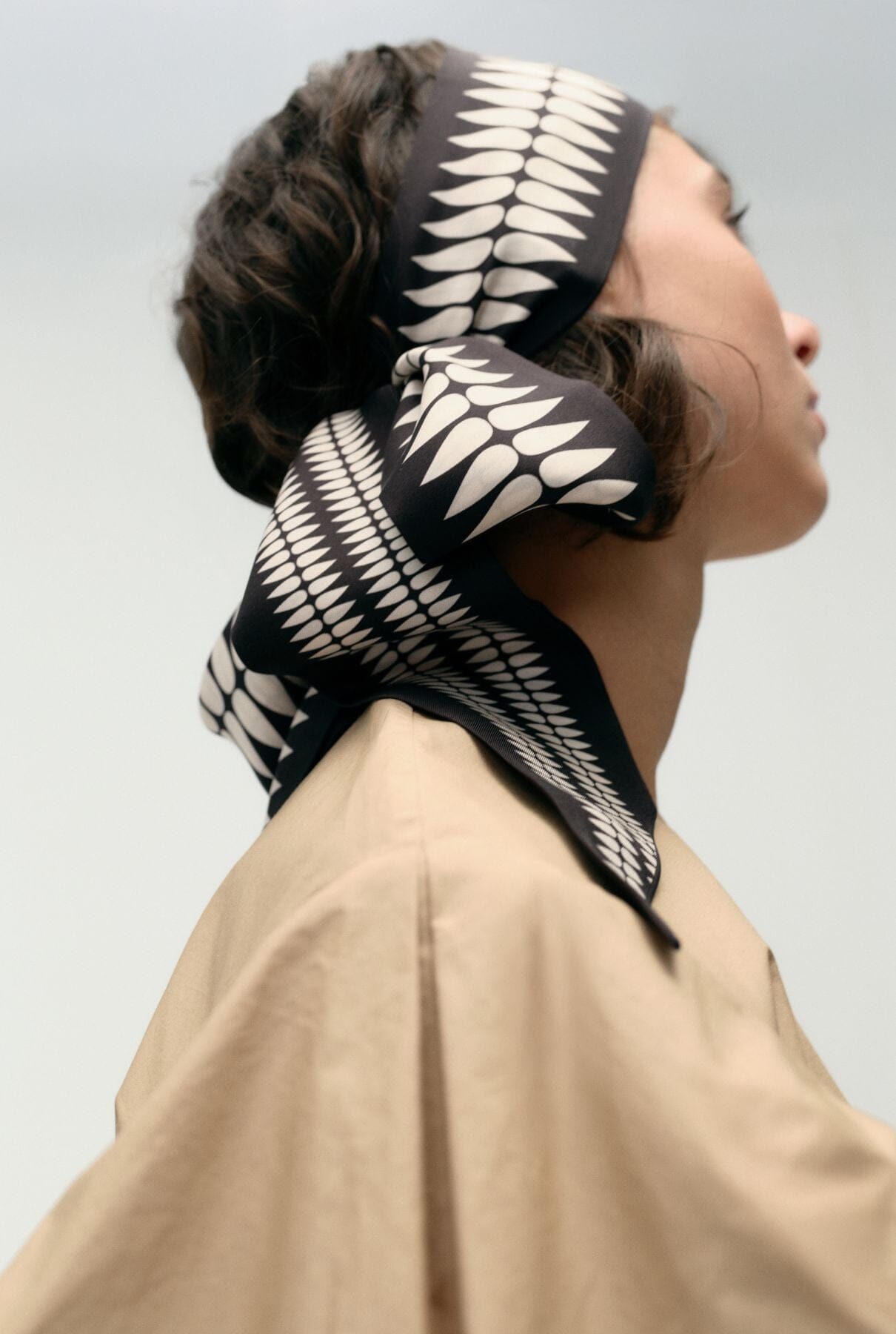 Nolita Leaf scarf black