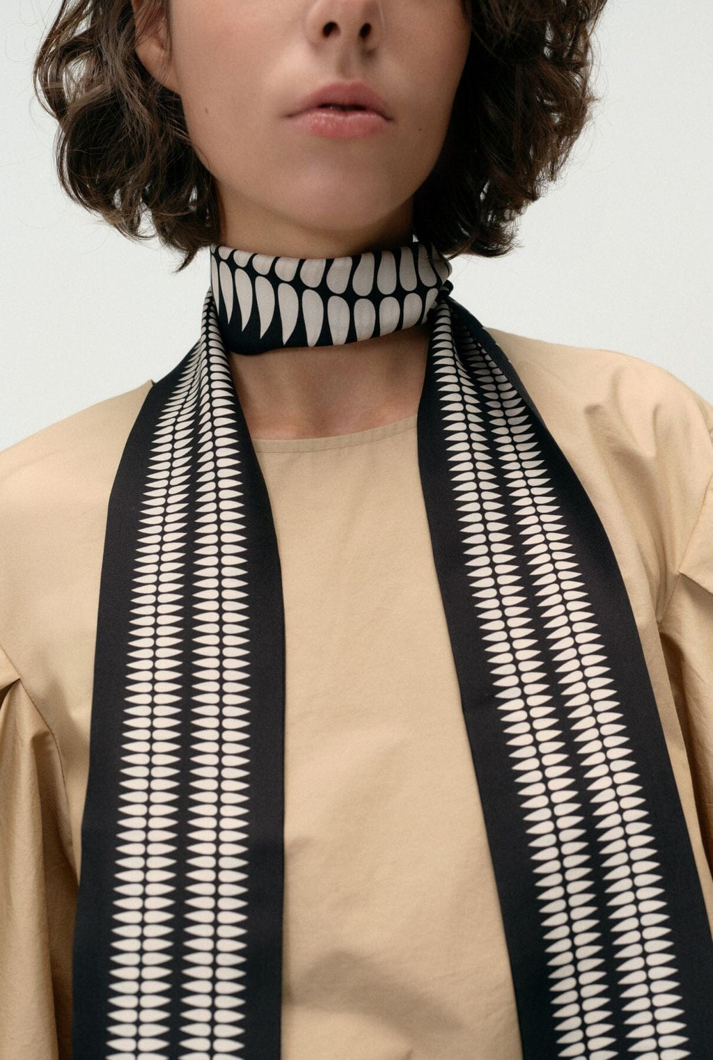Nolita Leaf scarf black