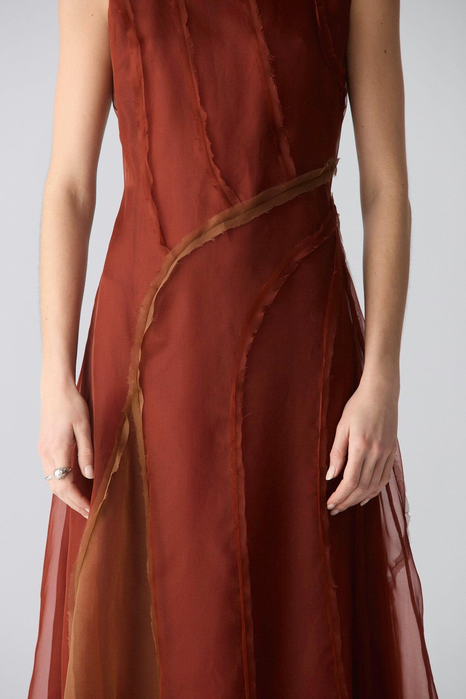 Vestido drapeado orgánico granate