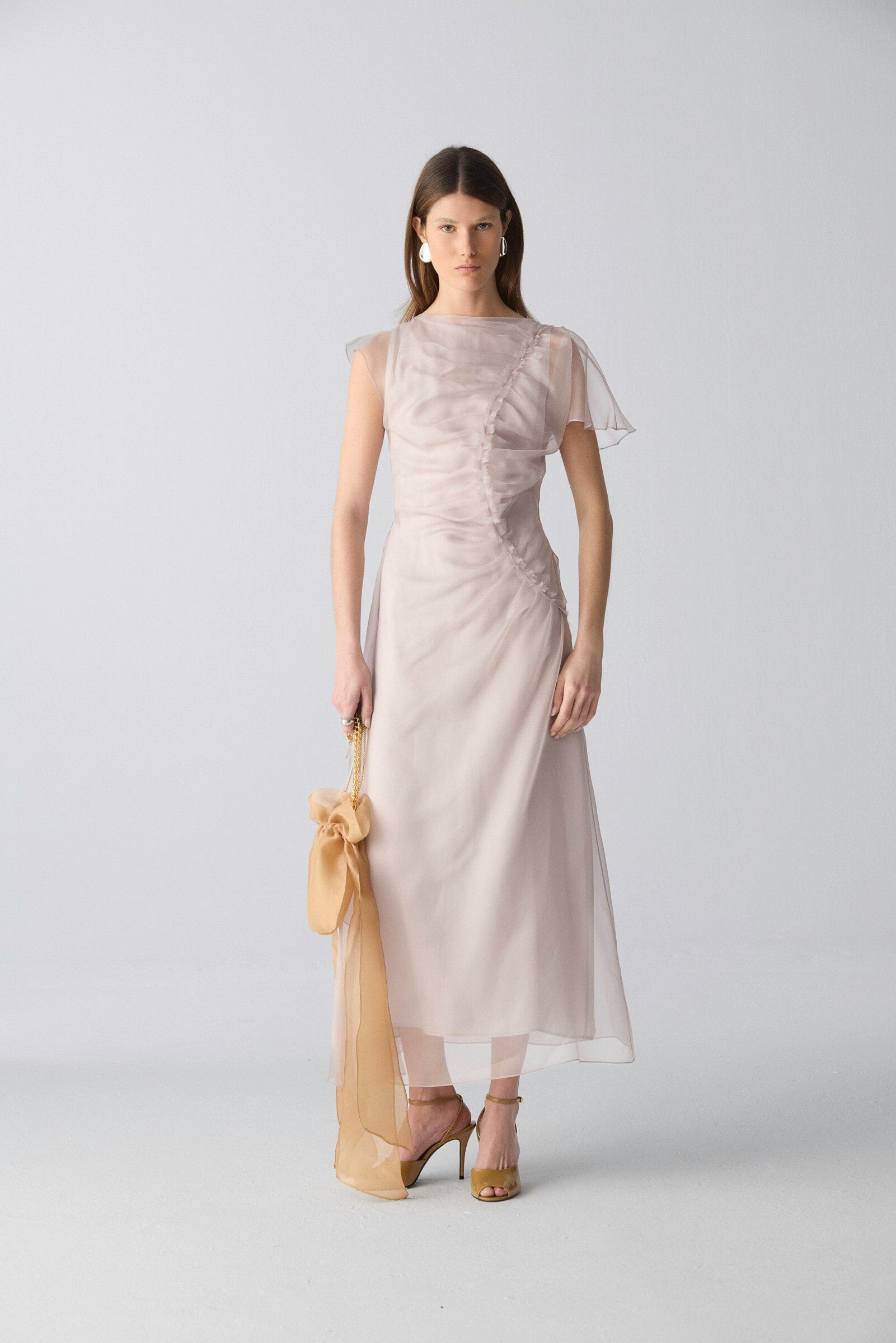 Vestido drapeado organza gris perlado