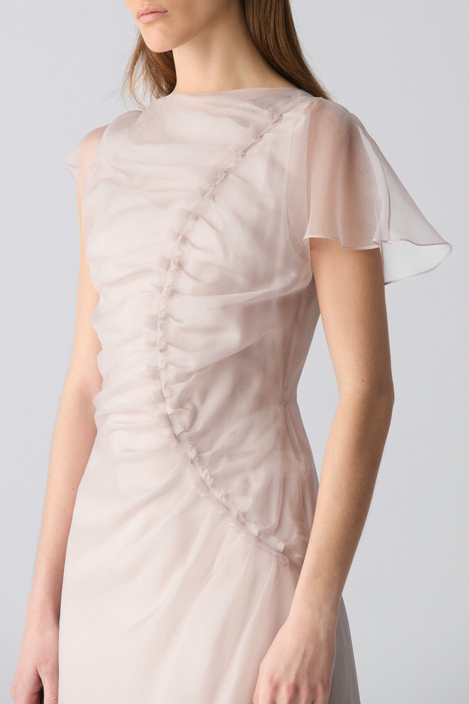 Vestido drapeado organza gris perlado