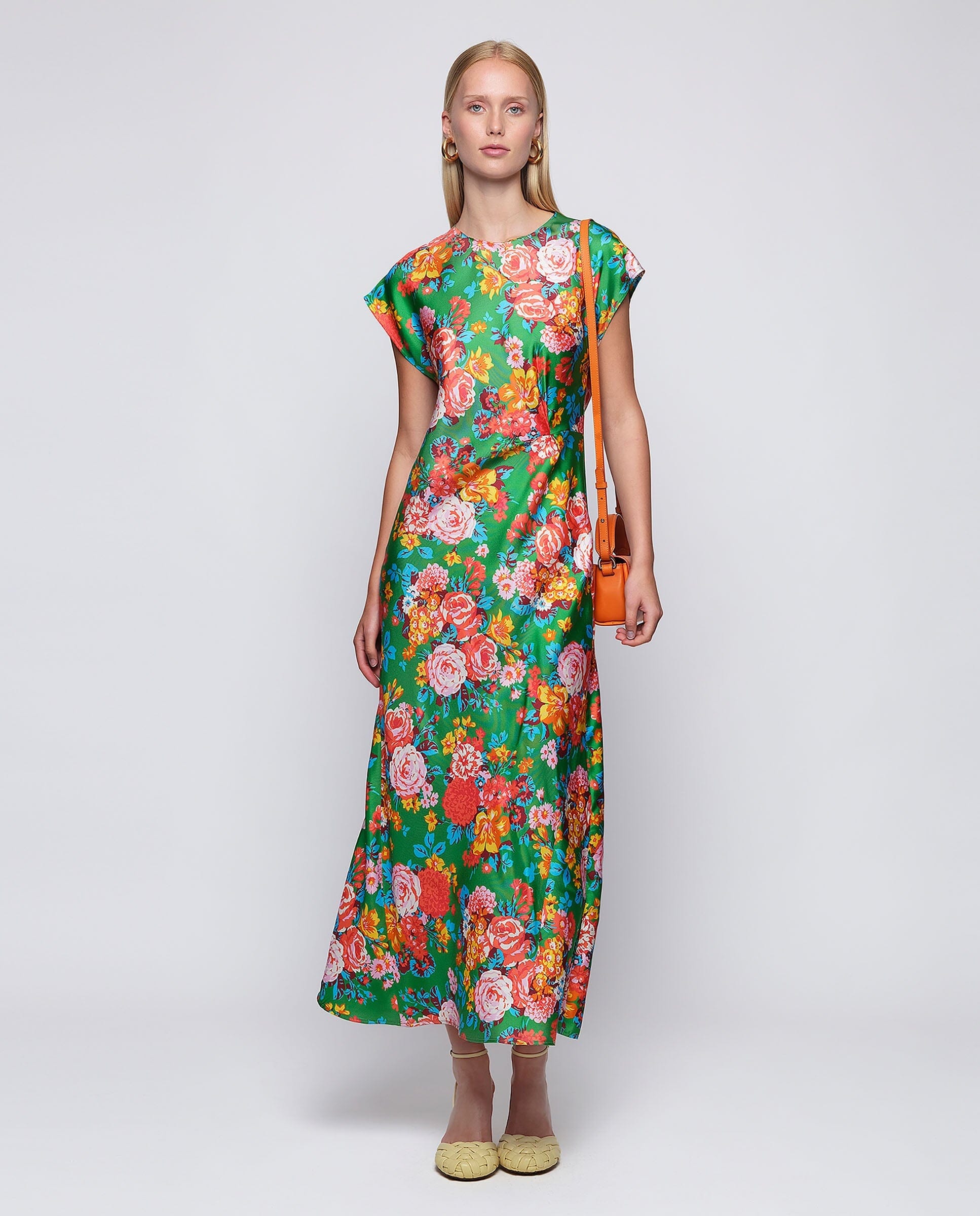 Vestido drapeado verde estampado floral seda
