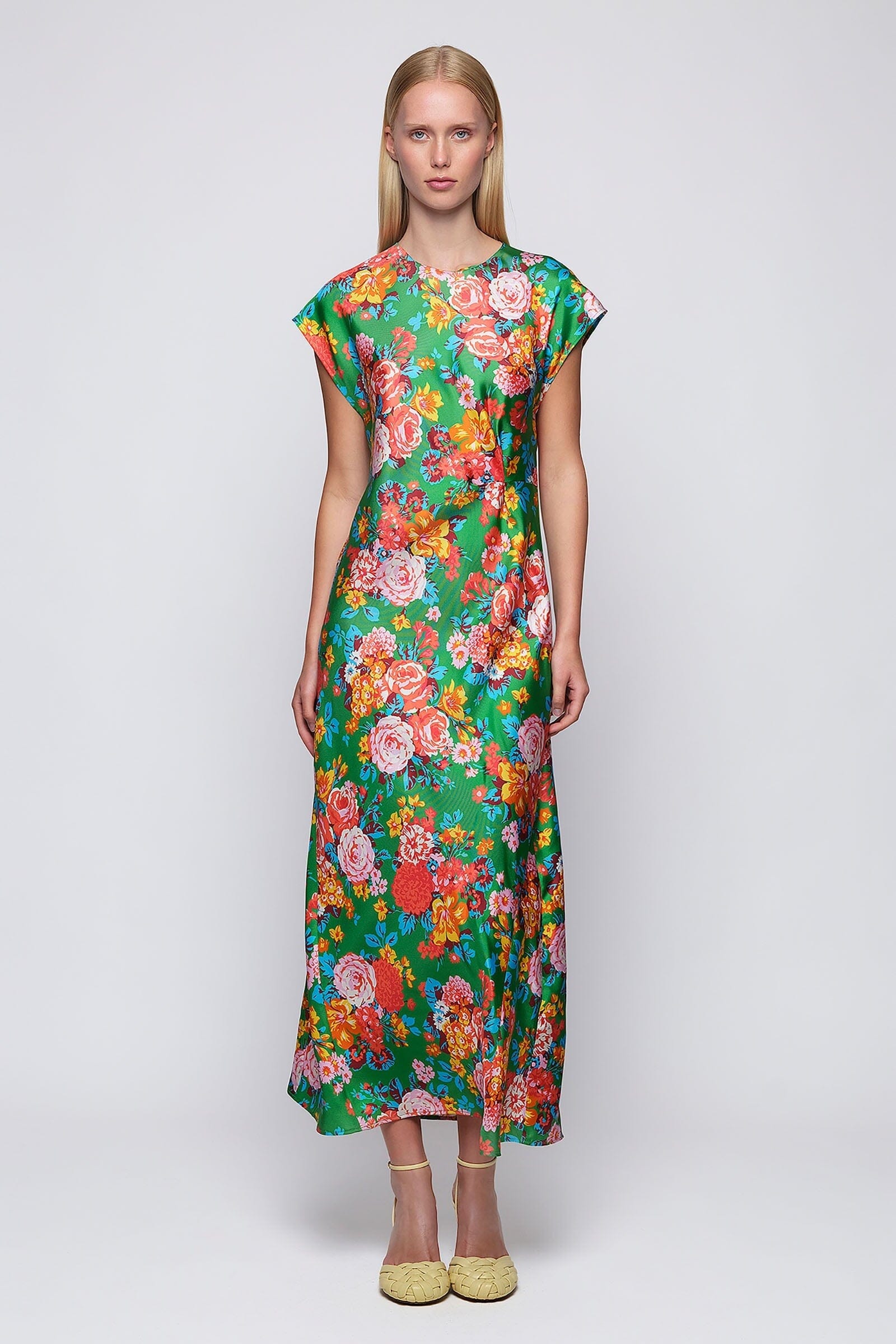 Vestido drapeado verde estampado floral seda