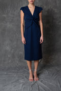 Vestido midi azul marino con drapeado central