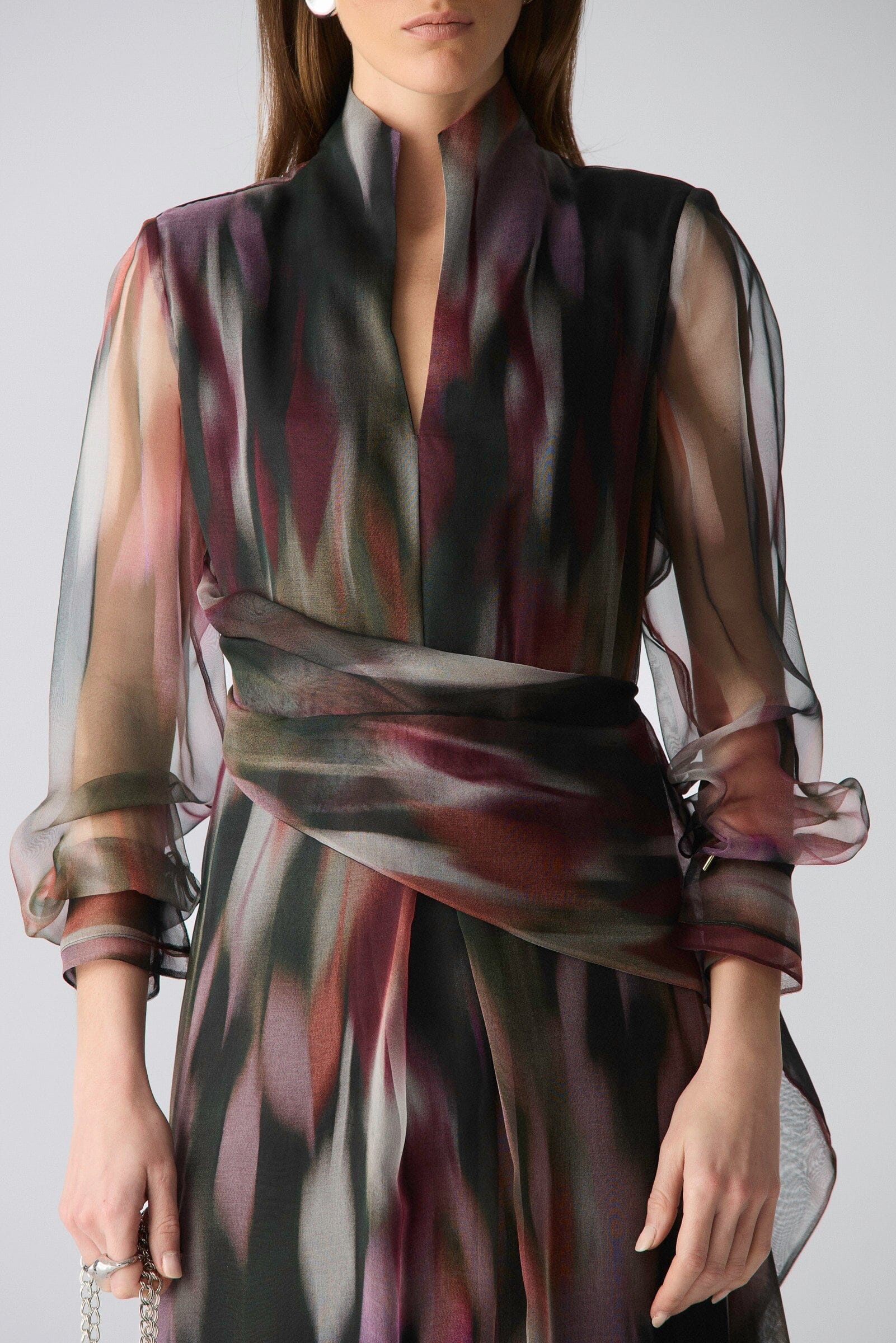 Vestido midi cruzado organza estampada