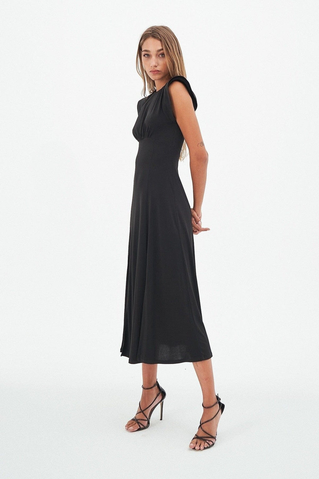 Vestido Midi Negro Elegante Epilota