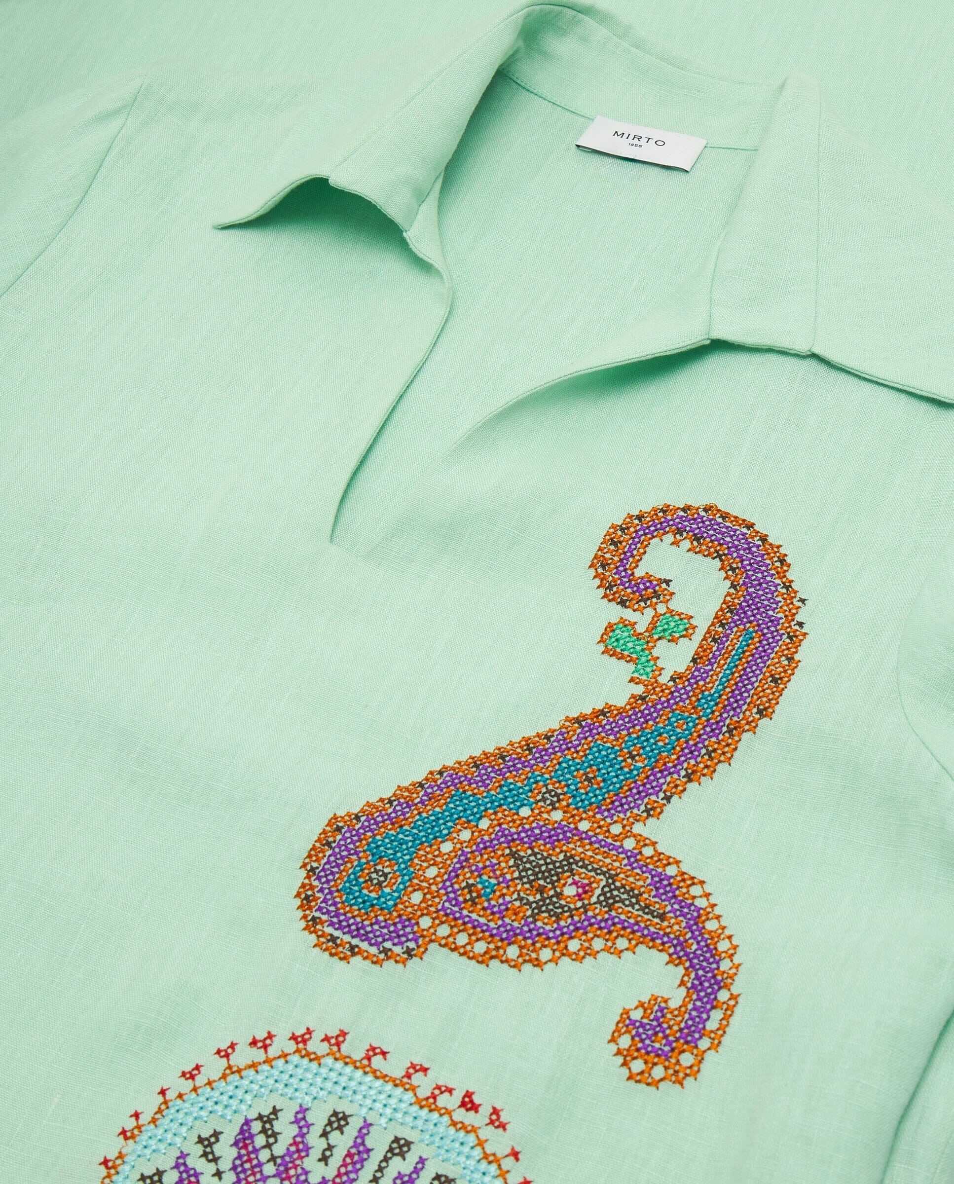 Vestido verde bordado paisley de lino
